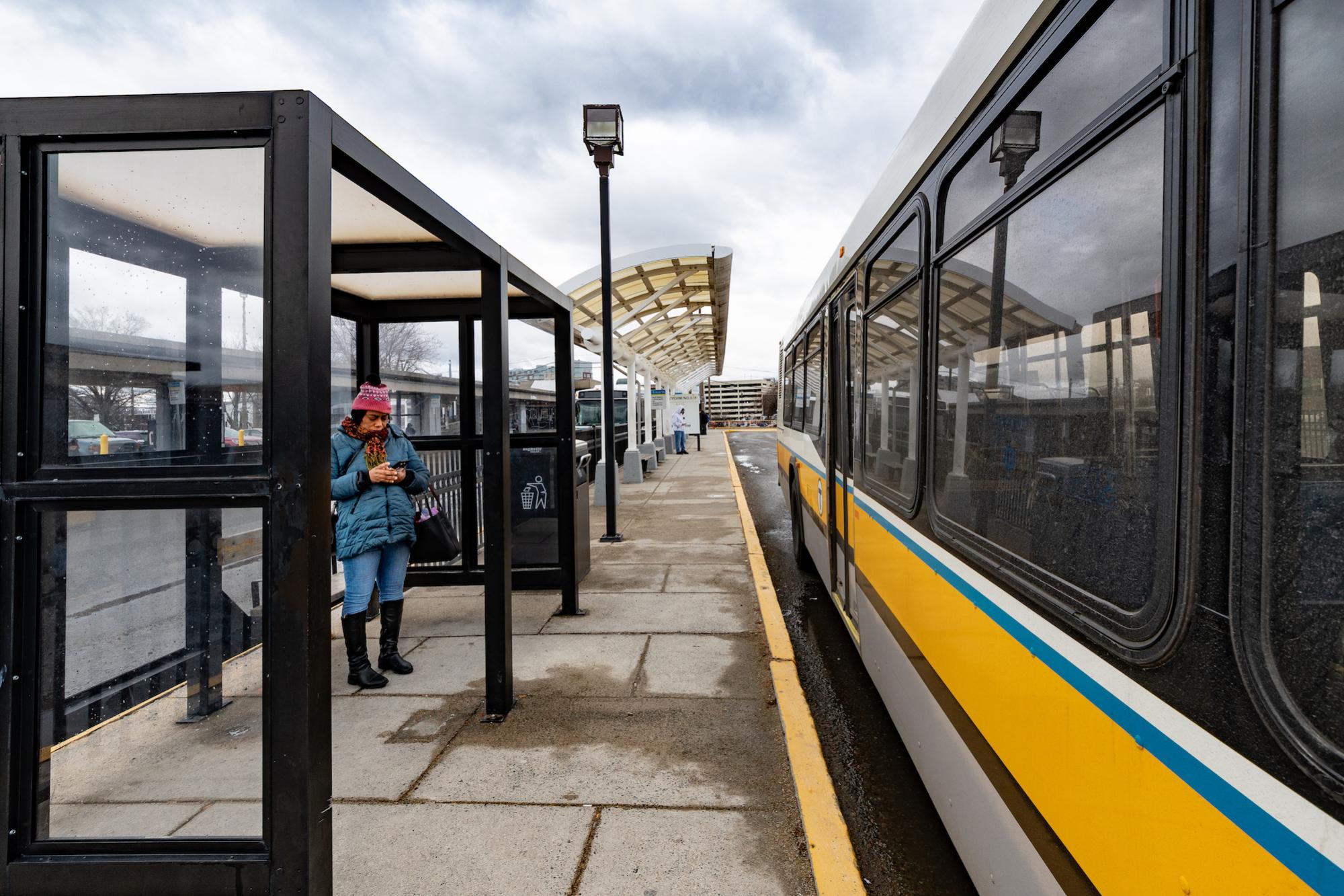 Bus shelter at Wellington Station's renovated upper busway (January 15, 2019)