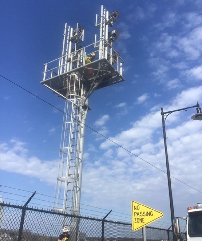 Image of crews installing ATC clear block signal on Newburyport Line