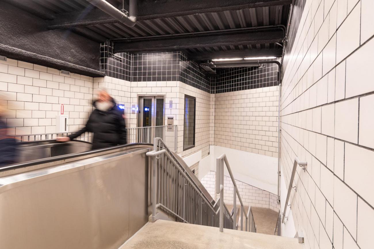 Escalator in the North Station underground walkway (January 7, 2019)