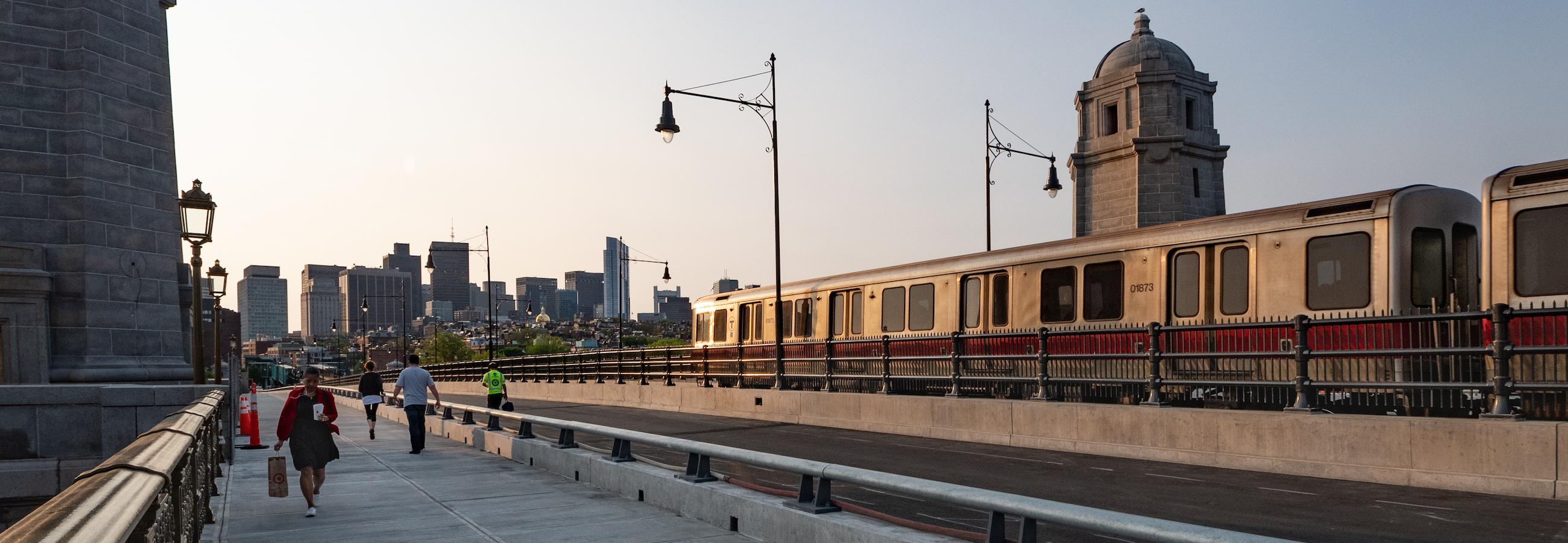 Red Line crossing the Longfellow bridge