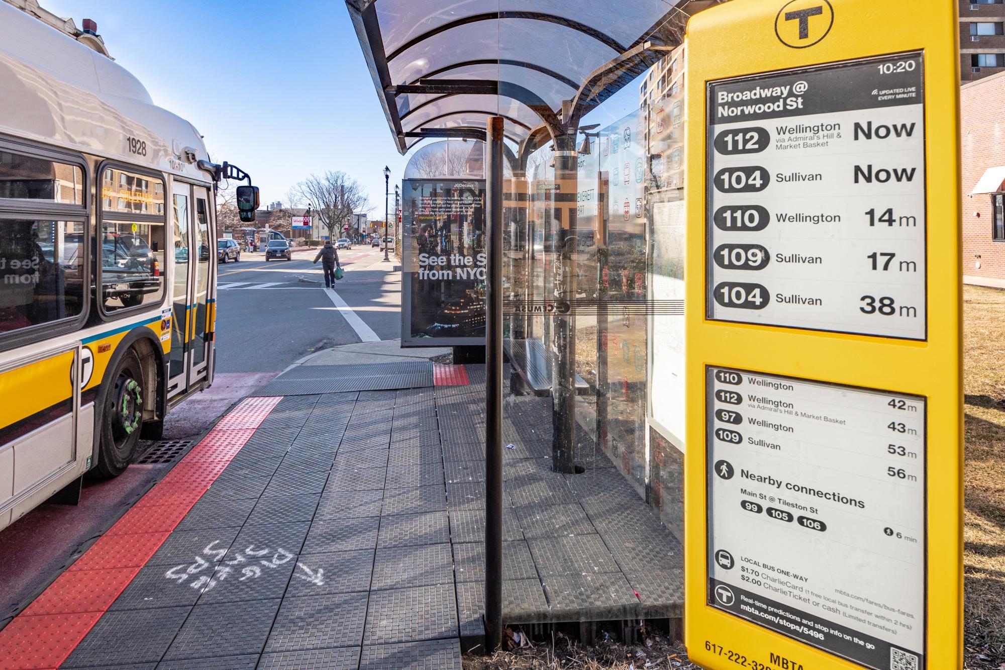 A close up of an E Ink sign at the Broadway bus stop in Everett