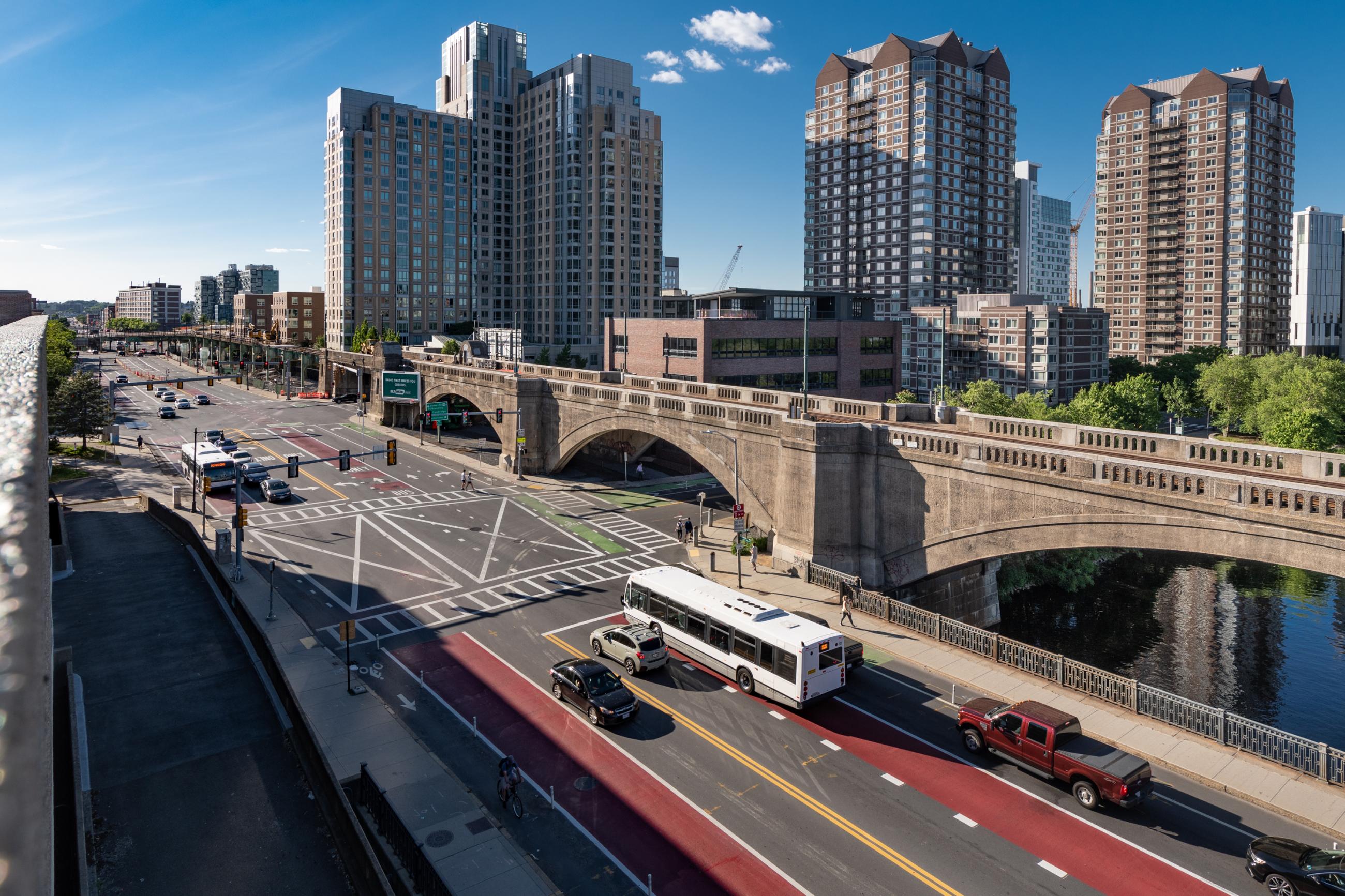 An aerial view of the dedicated bus lane on Charles River Dam Road