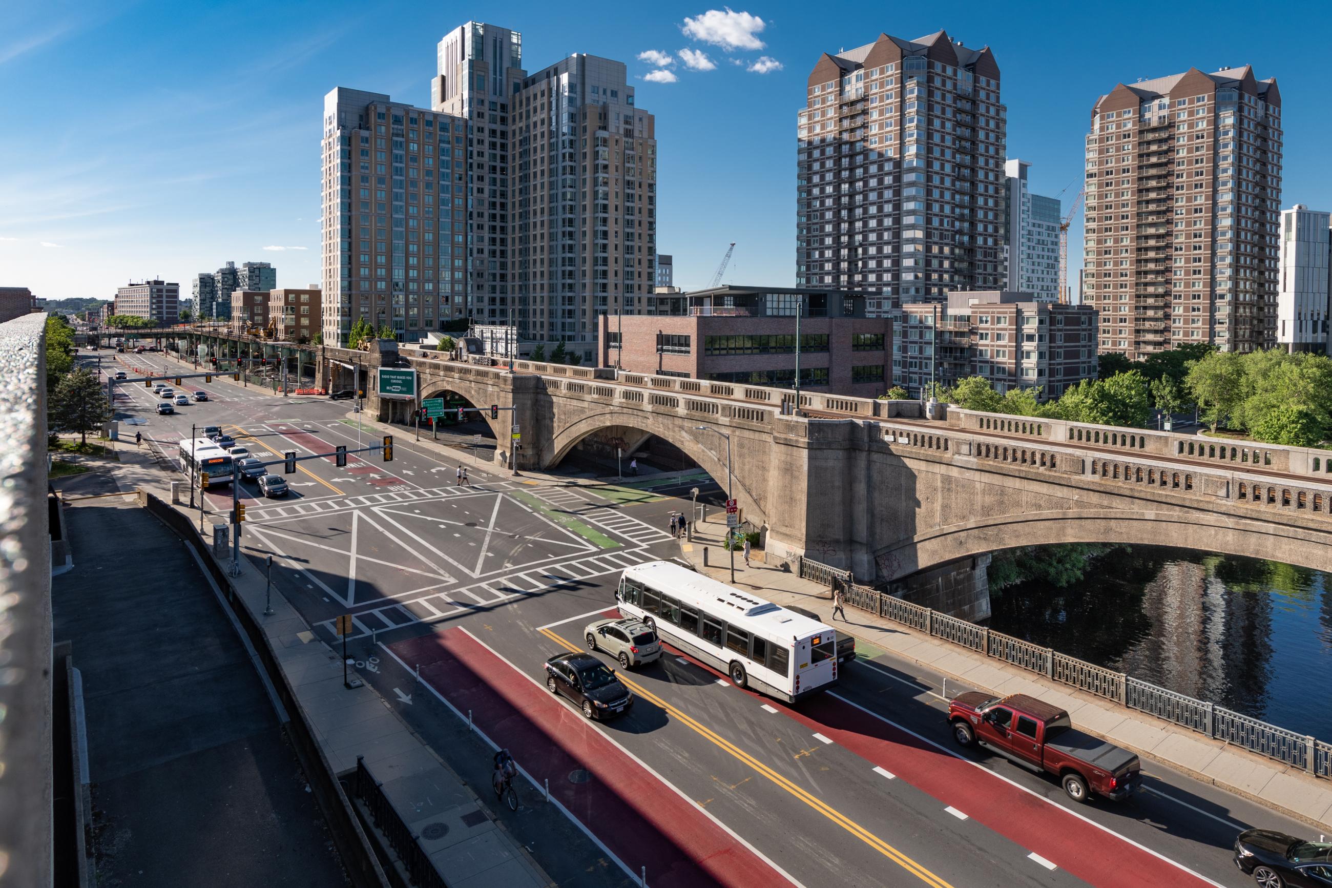 An aerial view of the dedicated bus lane on Charles River Dam Road 